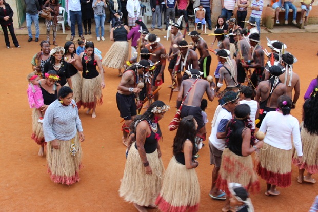 Em abril deste ano, a secretária Macaé esteva na aldeia em Caldas que irá receber os Jogos Indígenas para um encontro de preparação para o torneio. Foto; Eric Abreu (ACS/SEEMG)